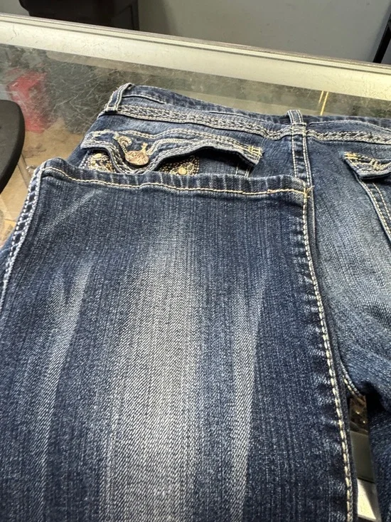 Wrangler Rock 47 Faded Blue Denim Jeans with Contrast Stitching - Picture 4 of 5